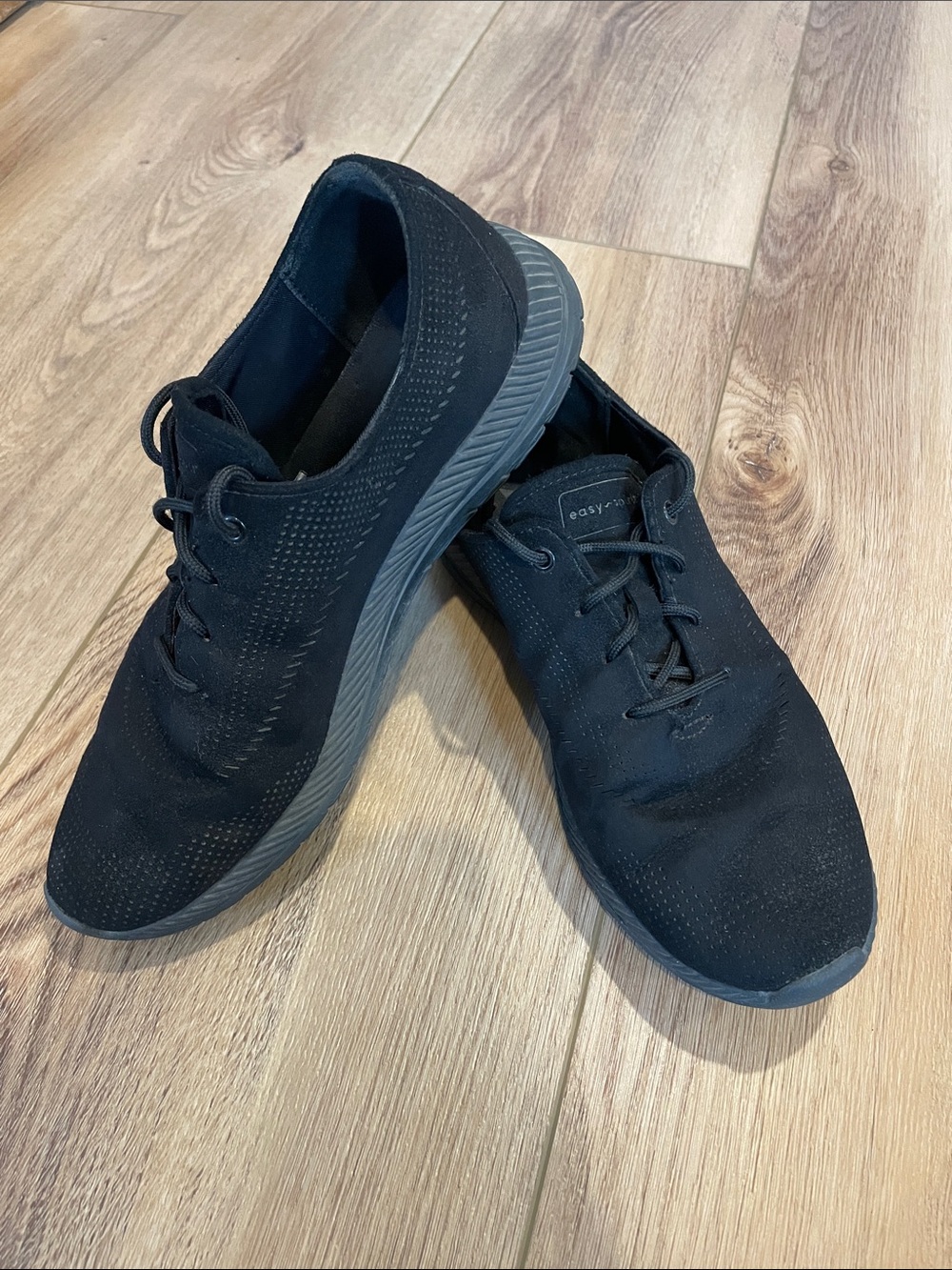Women’s Mephisto Leather Sneakers (size 39)